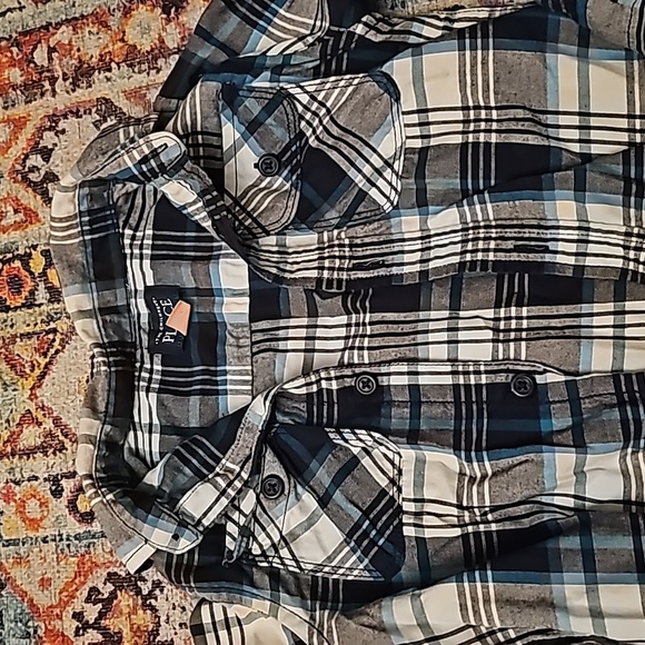 Plaid button-up long sleeve shirt size 4t - Picture 3 of 5